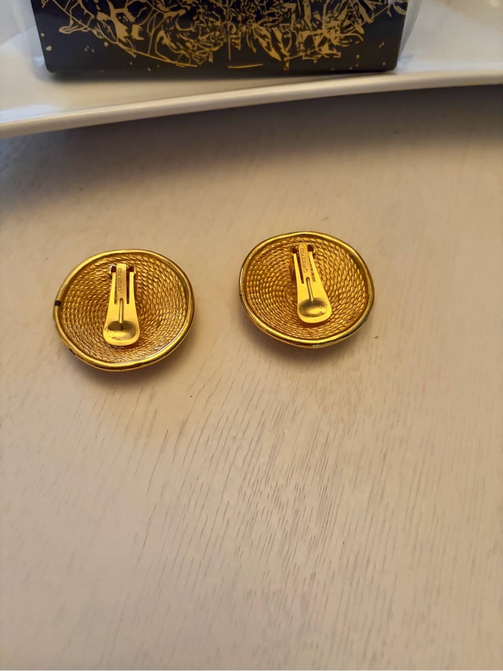 Christian Dior Gold-Tone Decorative Vintage Earrings - Picture 3 of 10